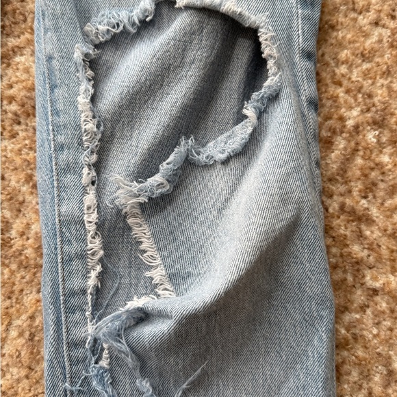 Madewell Light Blue Cropped Jeans with Distressing - Picture 3 of 9